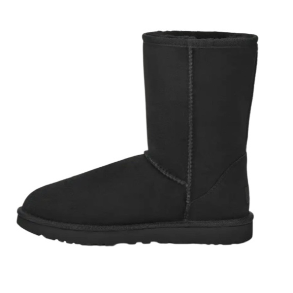 NWT UGG CLASSIC  II Short black sheepskin boot! - Picture 2 of 6